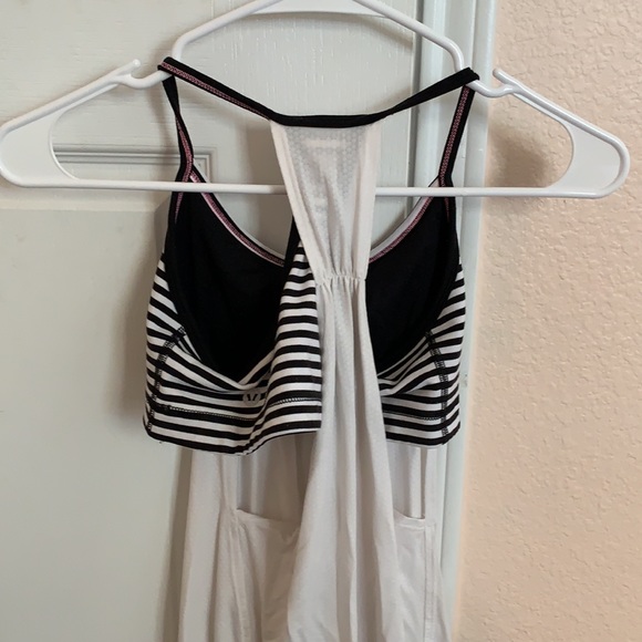 Lululemon no limits tank top size 4 - Picture 2 of 4